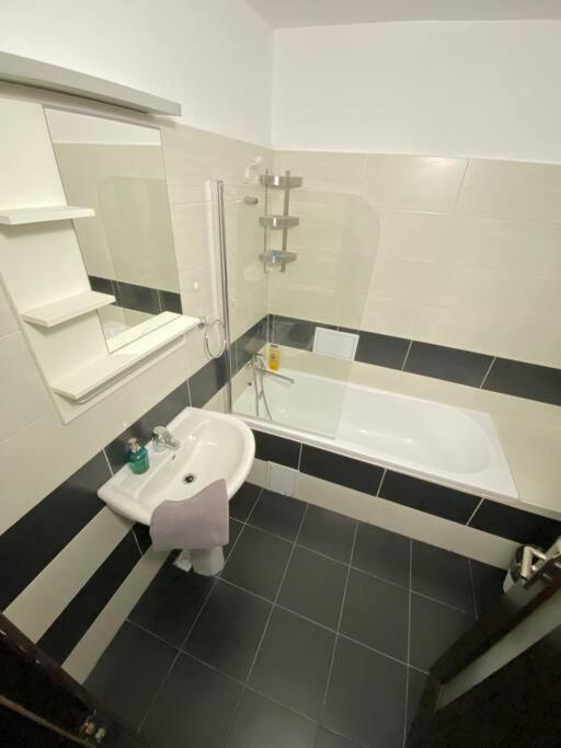 Green Apartment 43 Bucureşti Ngoại thất bức ảnh